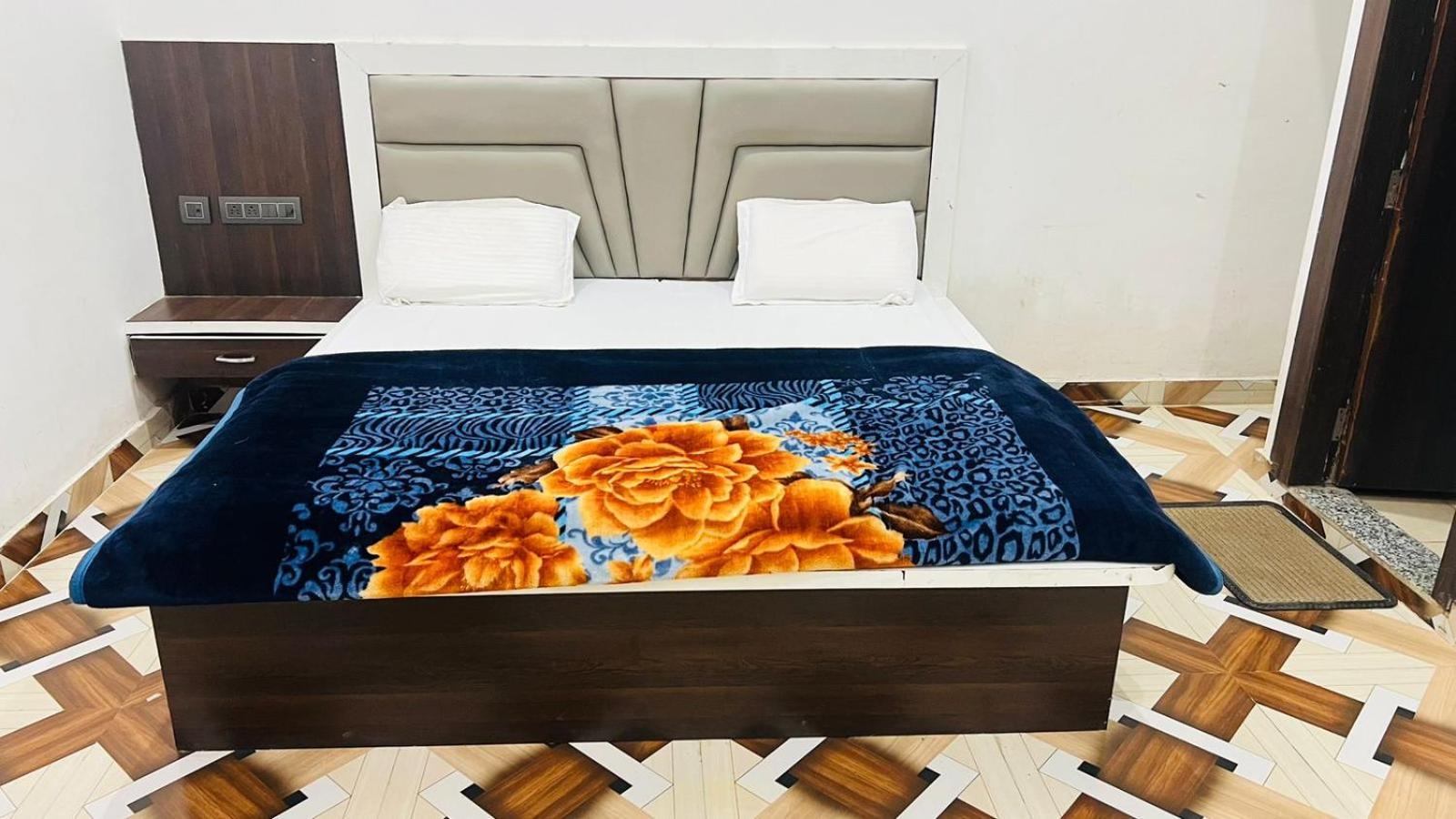 Hotel Rudra Residency Near Railway Station Mathura Ngoại thất bức ảnh