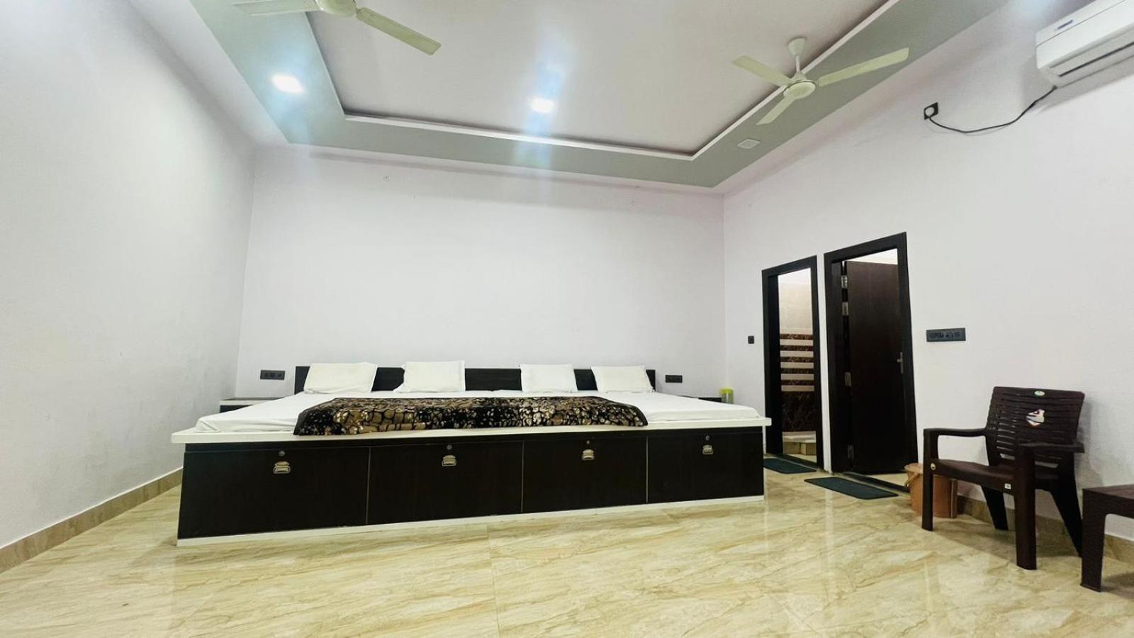 Hotel Rudra Residency Near Railway Station Mathura Ngoại thất bức ảnh